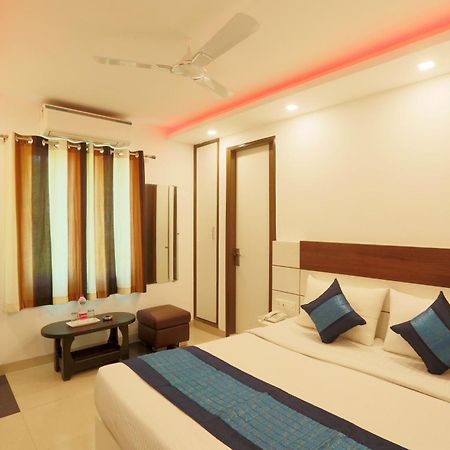 Hotel Emerald Suites At Airport New Delhi Exterior photo