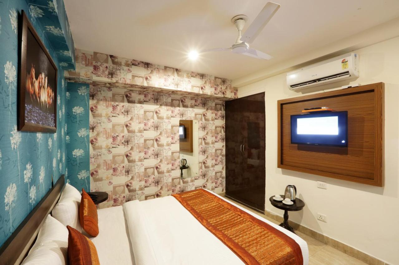 Hotel Emerald Suites At Airport New Delhi Exterior photo