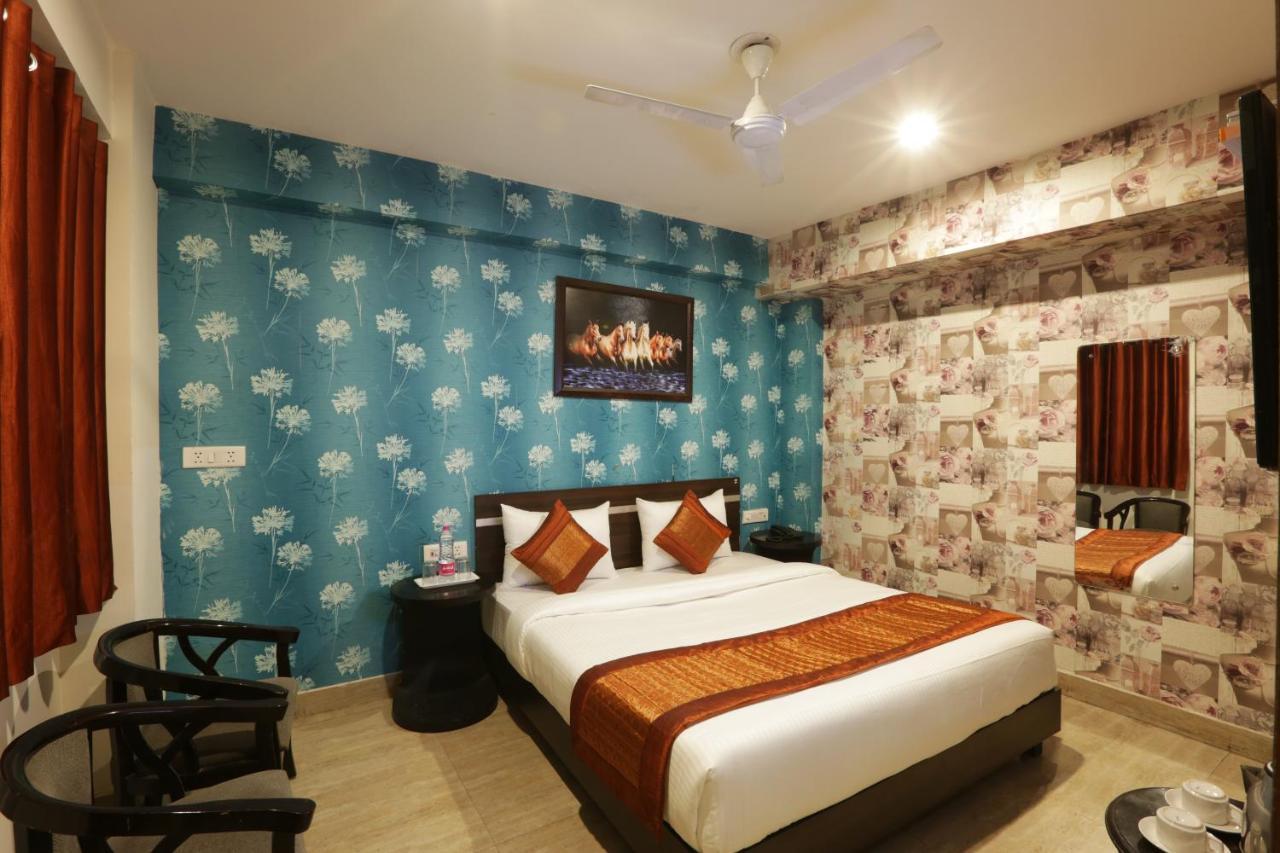 Hotel Emerald Suites At Airport New Delhi Exterior photo