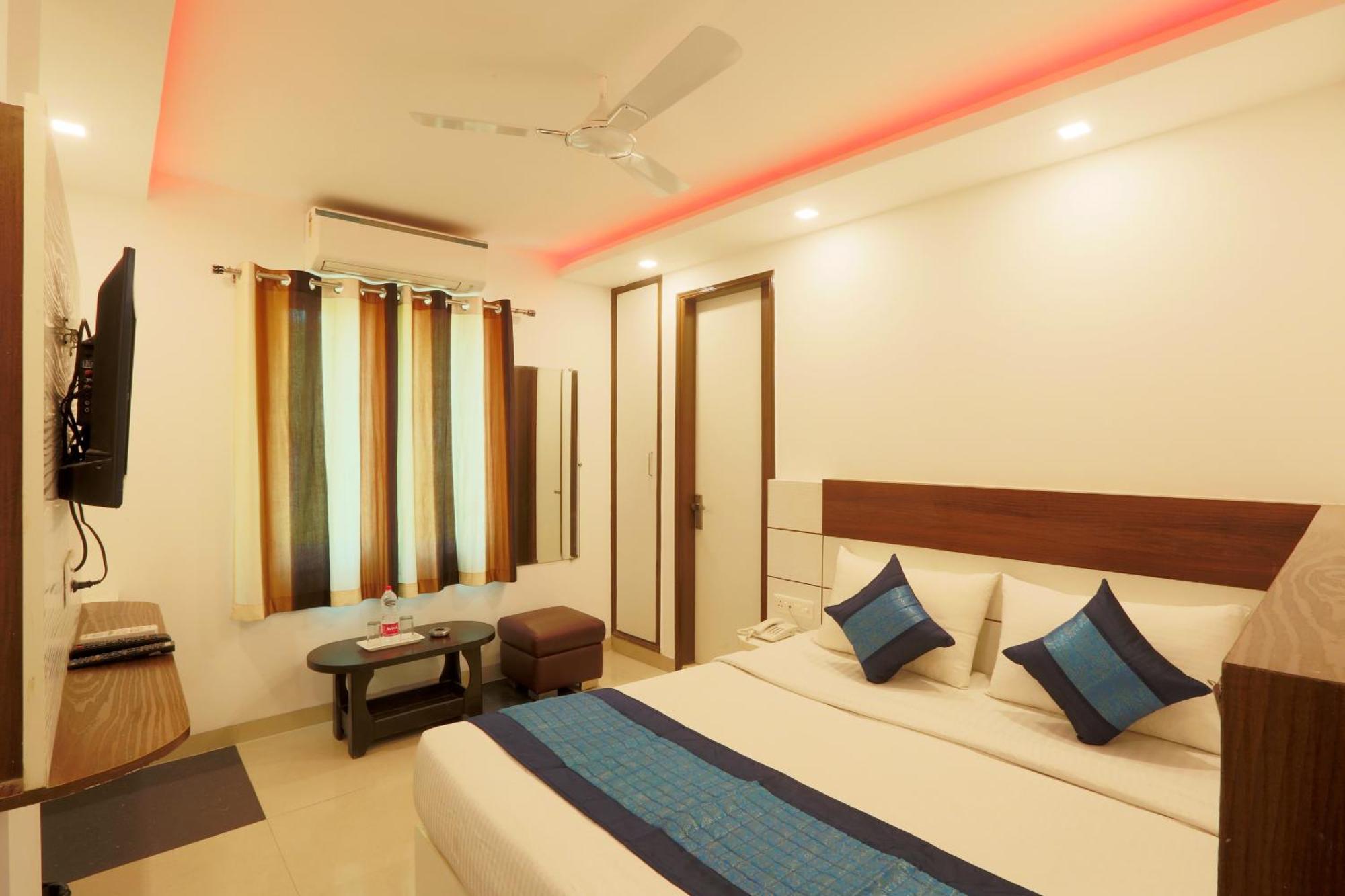 Hotel Emerald Suites At Airport New Delhi Exterior photo