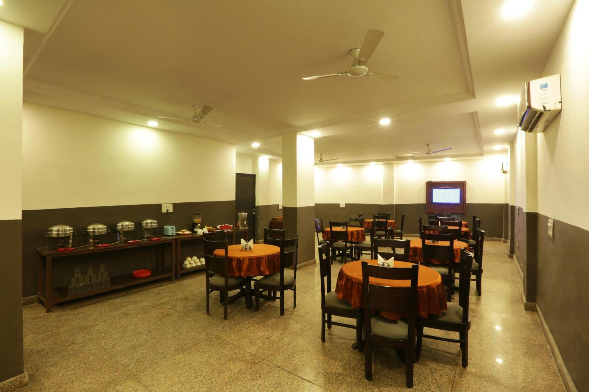 Hotel Emerald Suites At Airport New Delhi Exterior photo