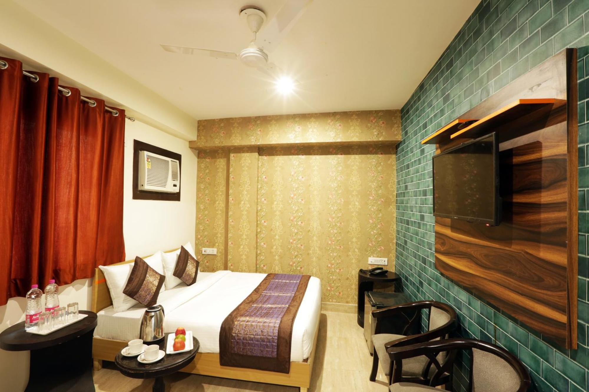 Hotel Emerald Suites At Airport New Delhi Exterior photo