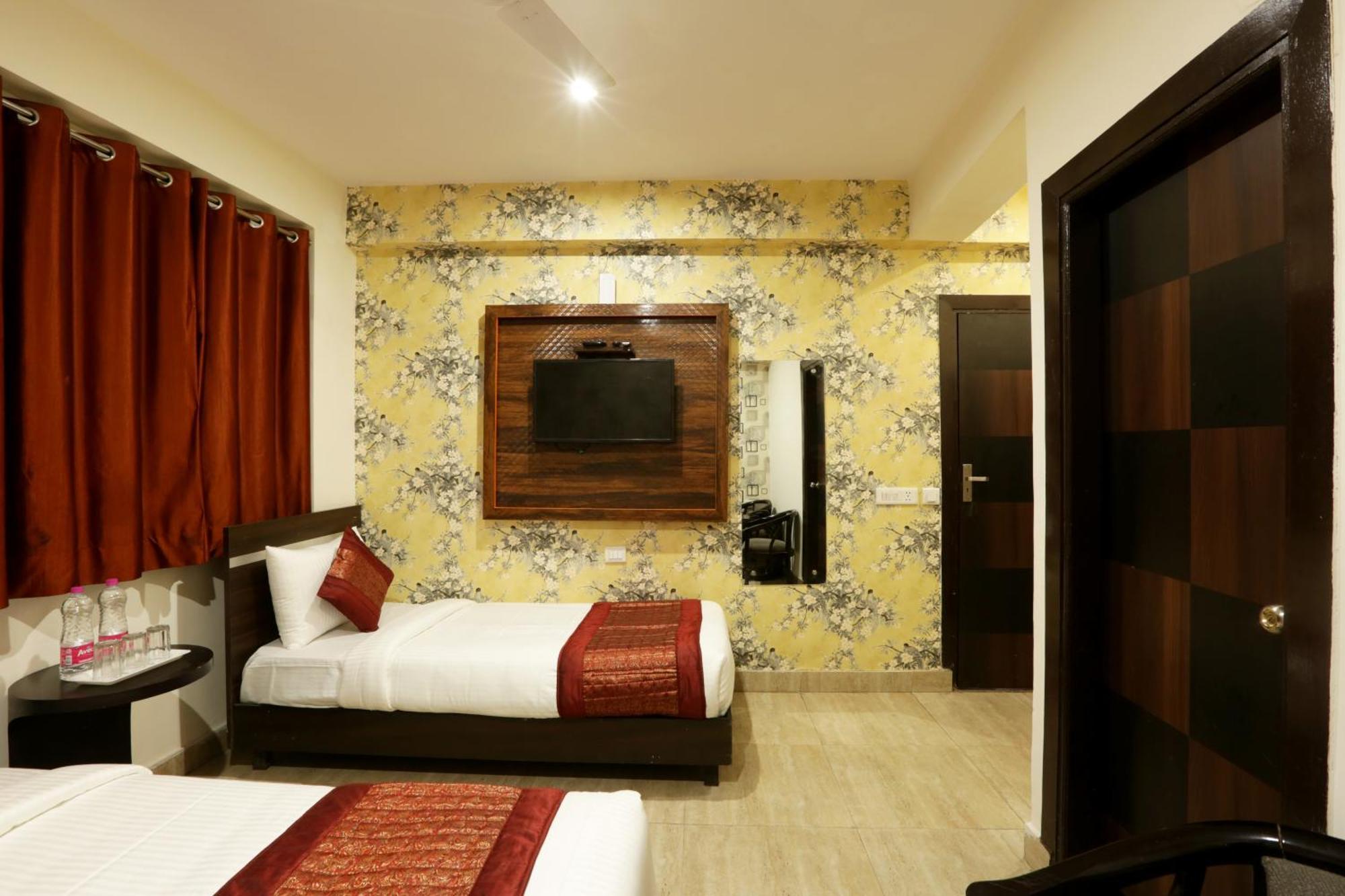 Hotel Emerald Suites At Airport New Delhi Exterior photo
