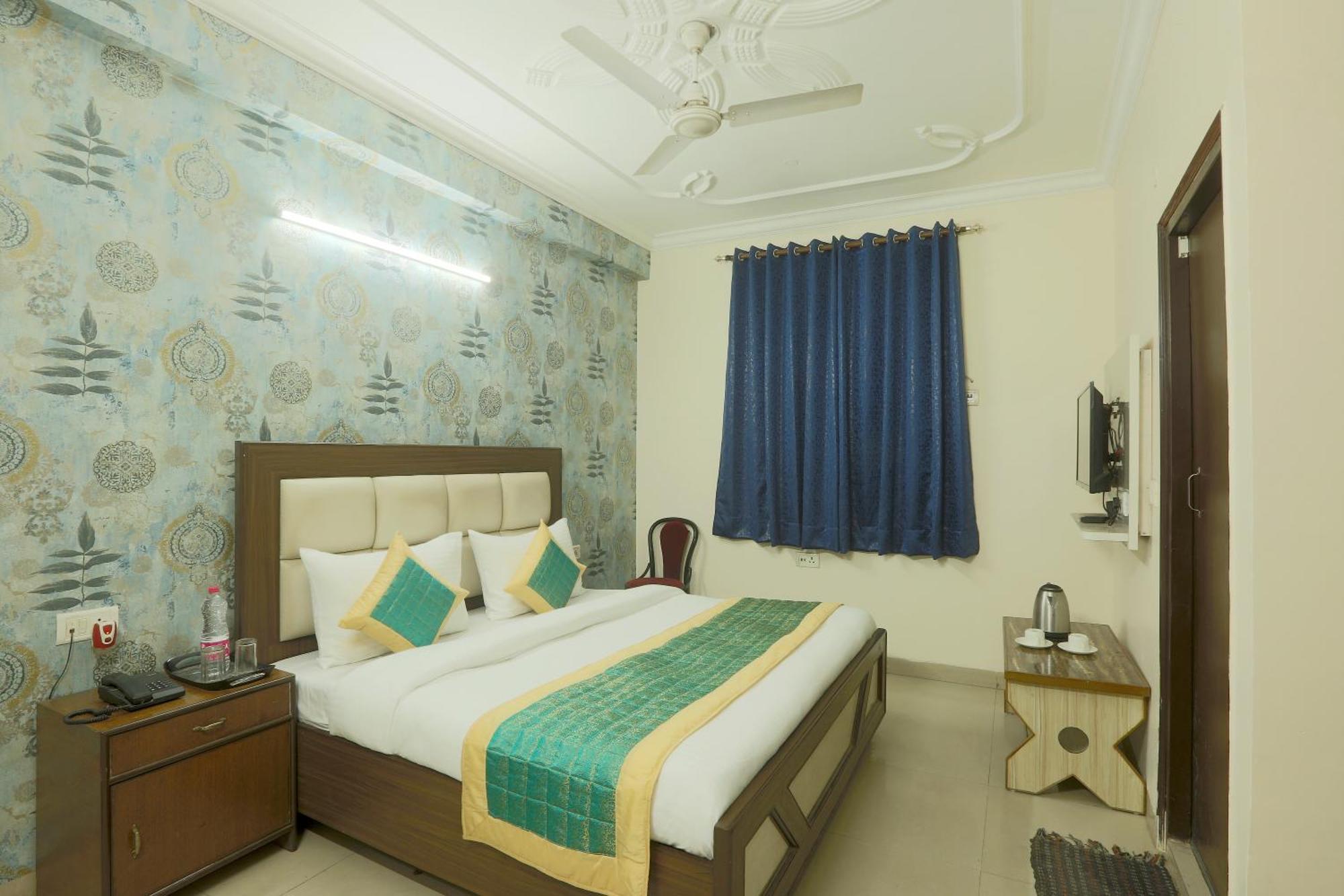 Hotel Emerald Suites At Airport New Delhi Exterior photo
