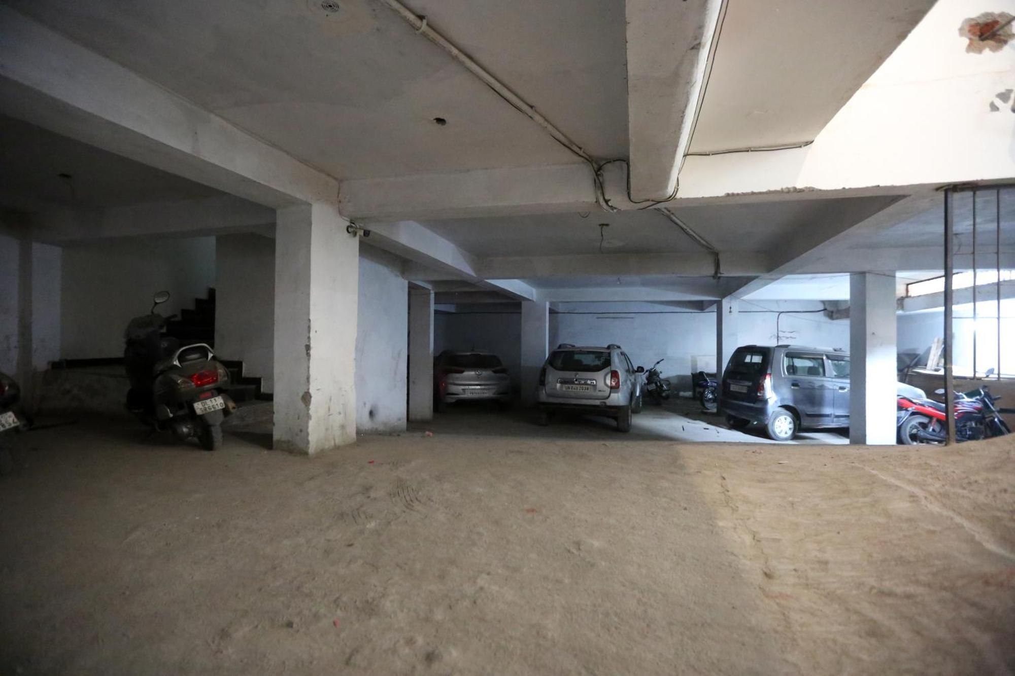 Hotel Emerald Suites At Airport New Delhi Exterior photo