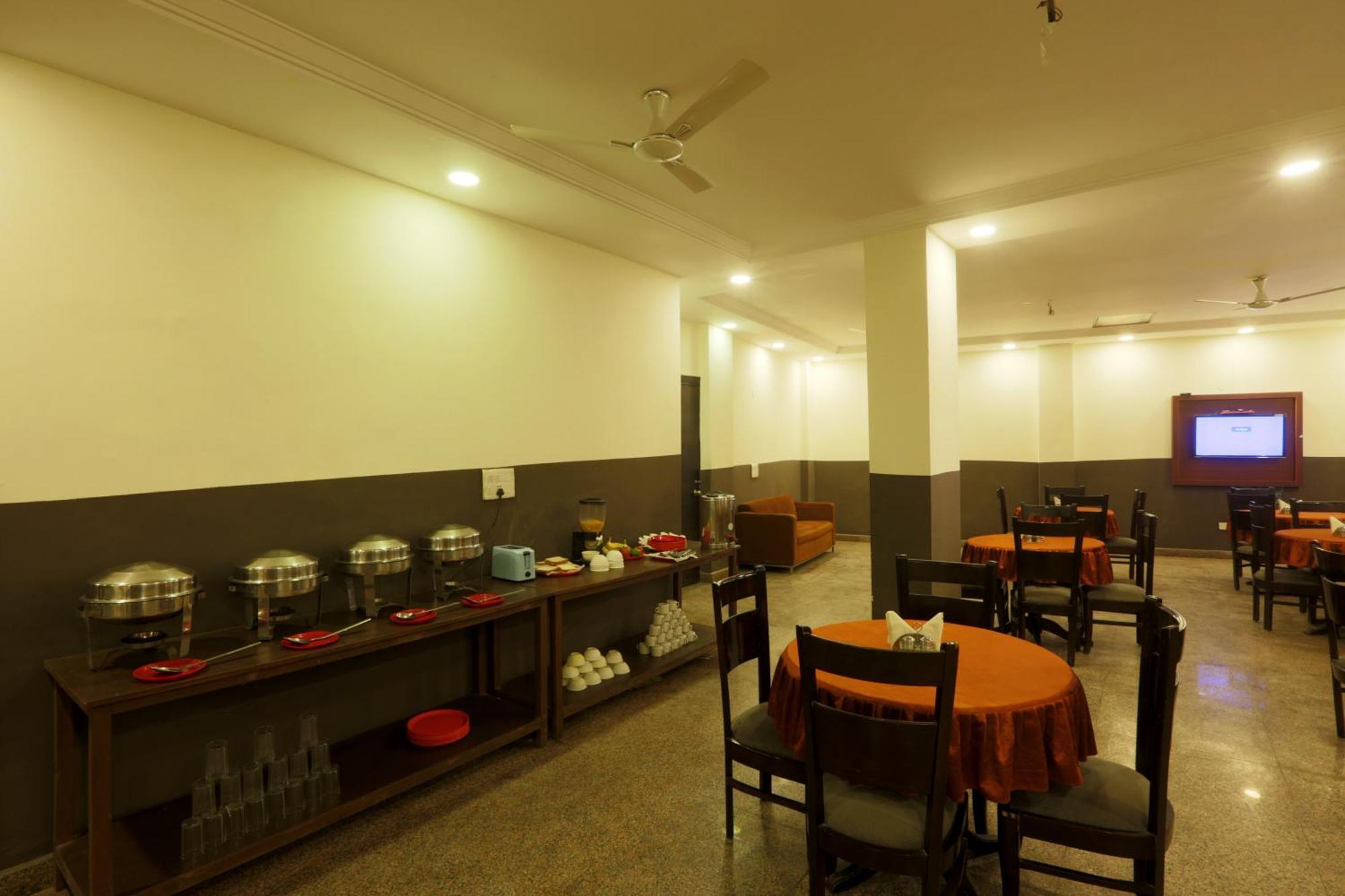 Hotel Emerald Suites At Airport New Delhi Exterior photo