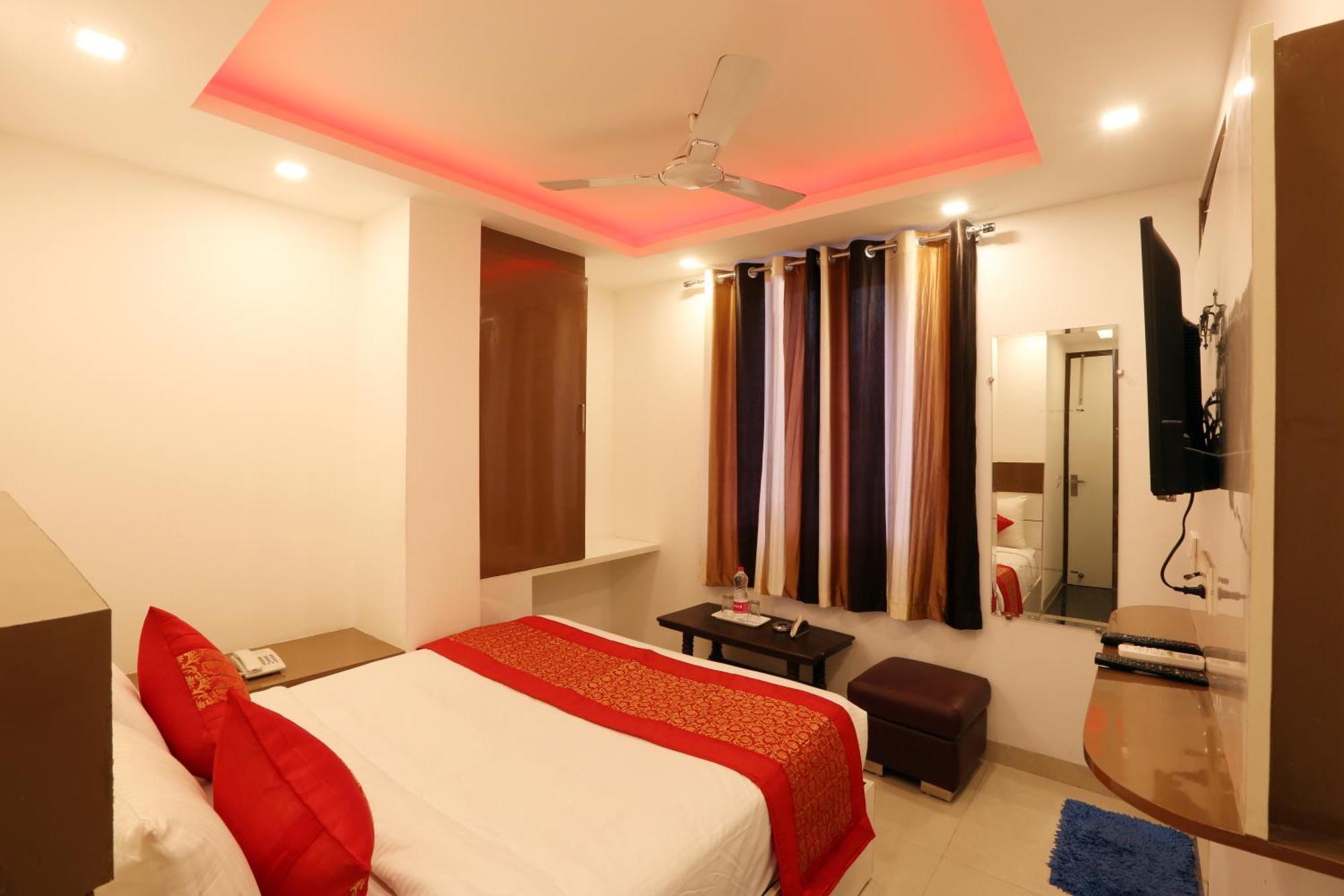 Hotel Emerald Suites At Airport New Delhi Exterior photo